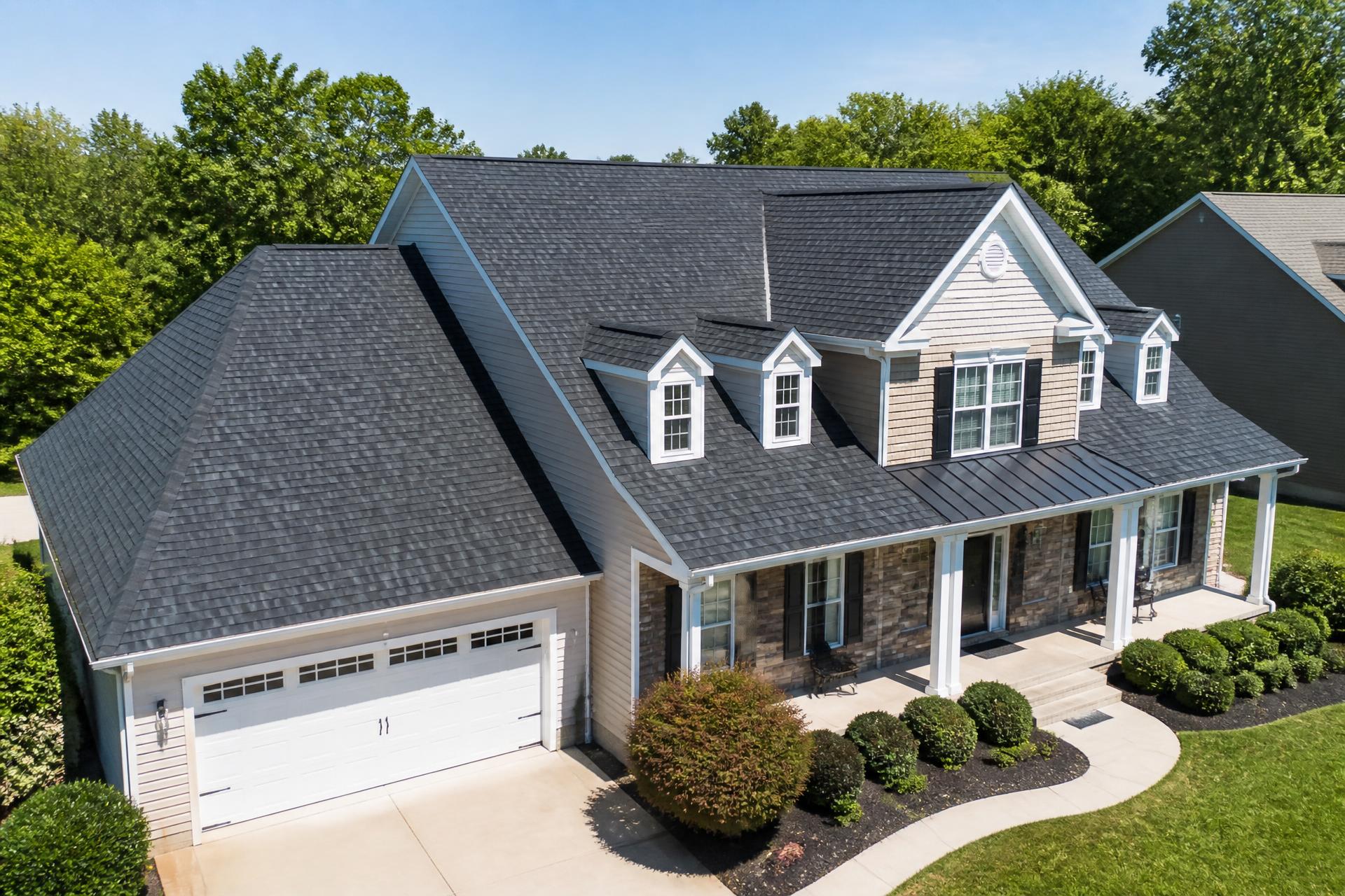 Newly installed architectural shingle roof on a Tennessee home